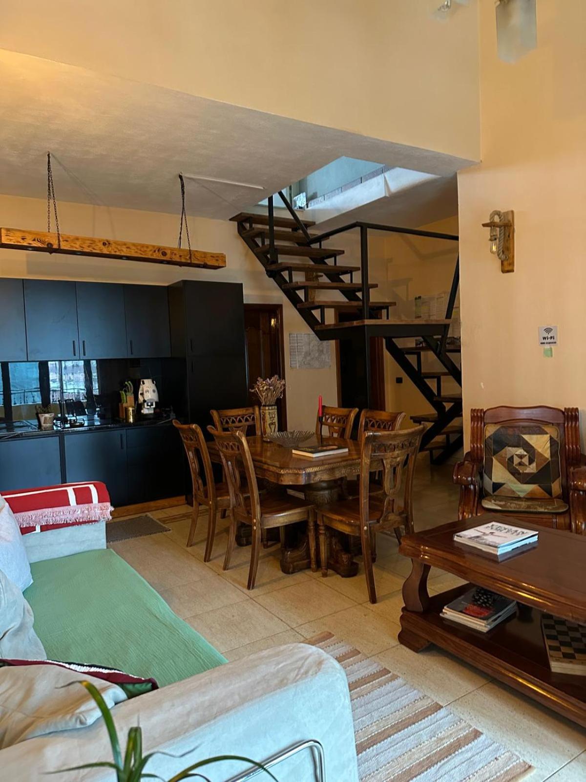 Cozy Big With Balcony Apartamento Tirana